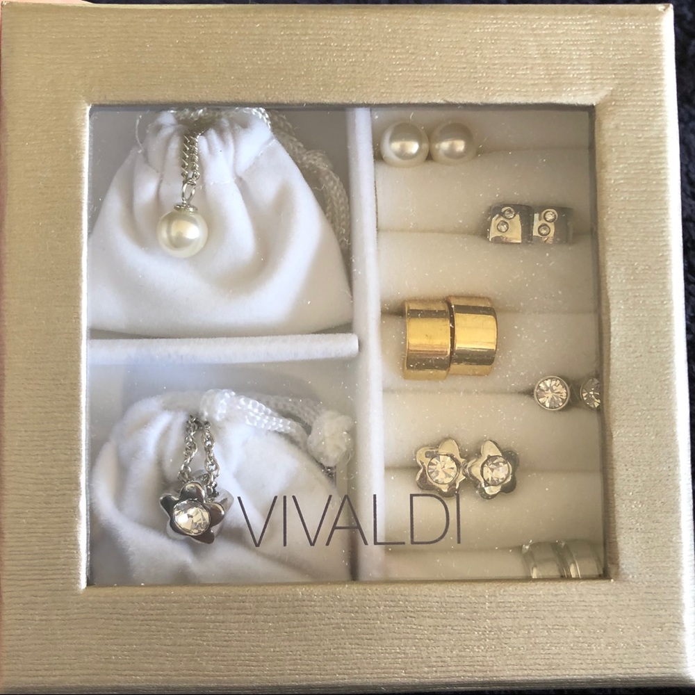 Vivaldi Earring and Necklace Gift Set, MINT!